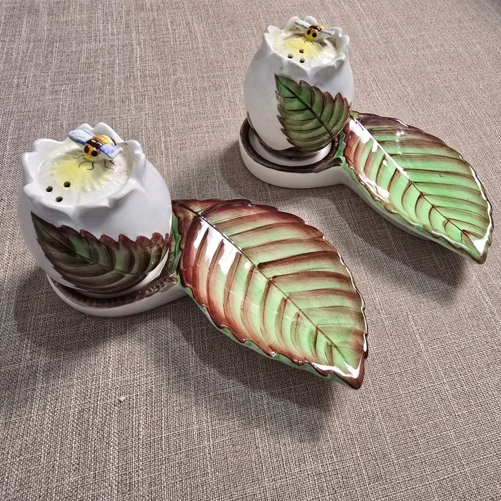 Vintage RARE Lefton Ceramic Salt and Pepper‎ Shakers Bee Leaf Made in Japan Set
