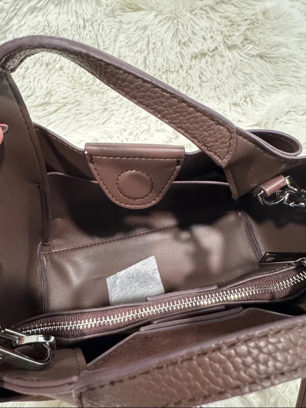 Dkny 23l interior