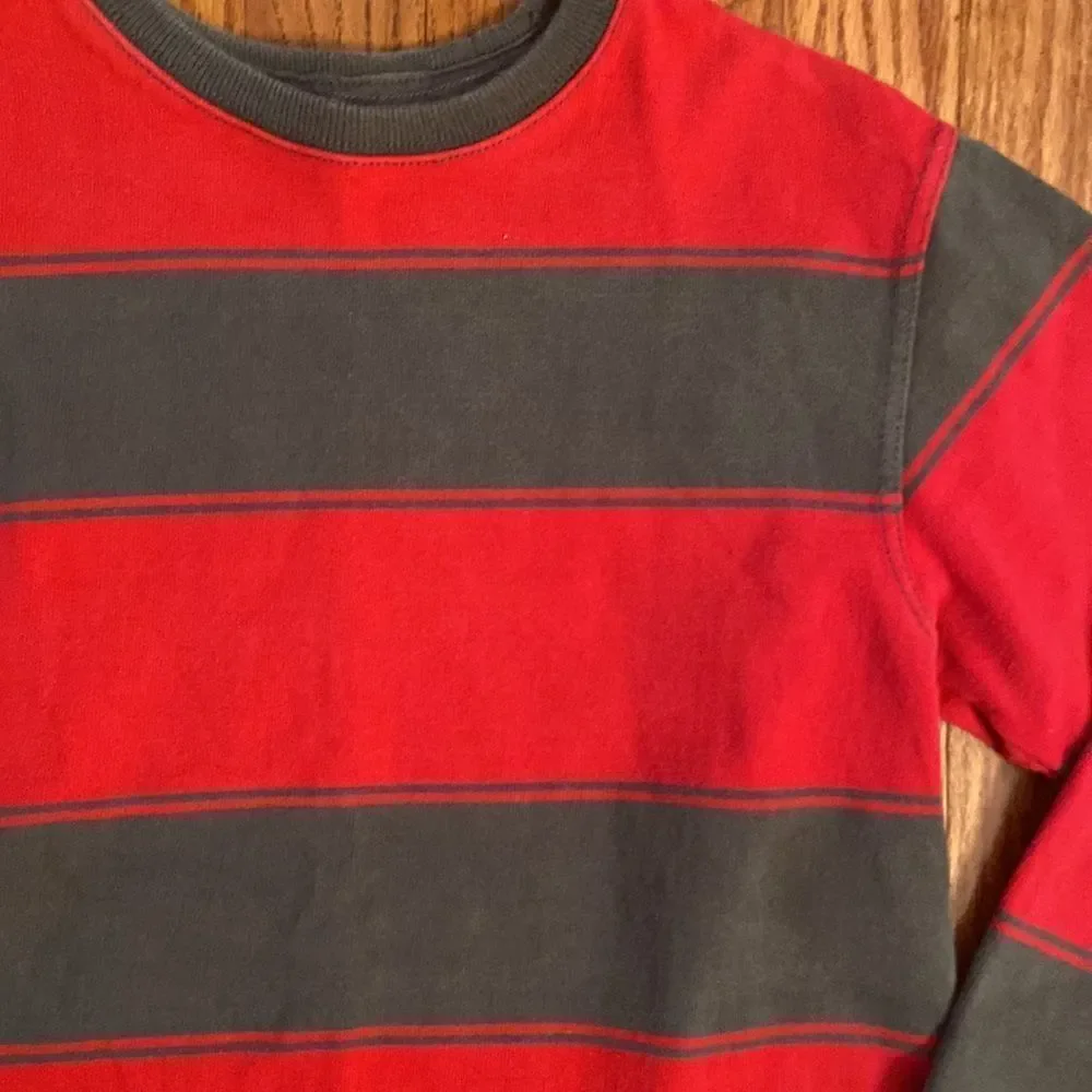 Gap kids size 6/7 long sleeve shirt gray and red