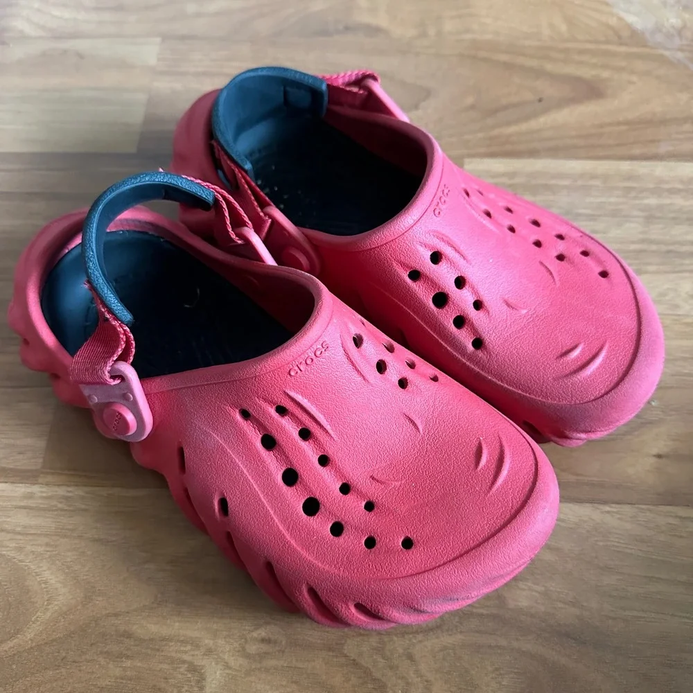 Crocs J2 Size 2‎ Toddler Kids Red Classic Clog Sandals Shoes
