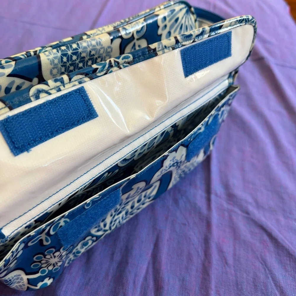 Vera Bradley Large‎ Cosmetic Bag Blue Lagoon Retired Pattern Coated Wipeable