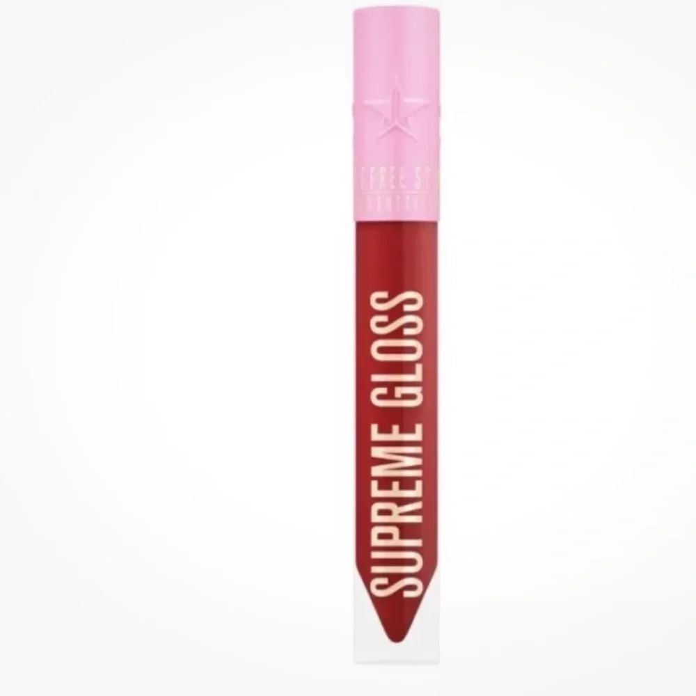 Jeffree Star wifey red