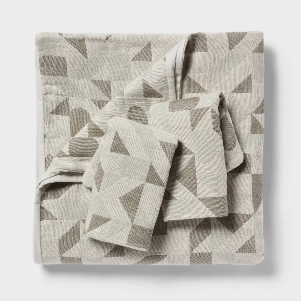 THRESHOLD NWT geo matelasse duvet & sham set -dark olive full/queen