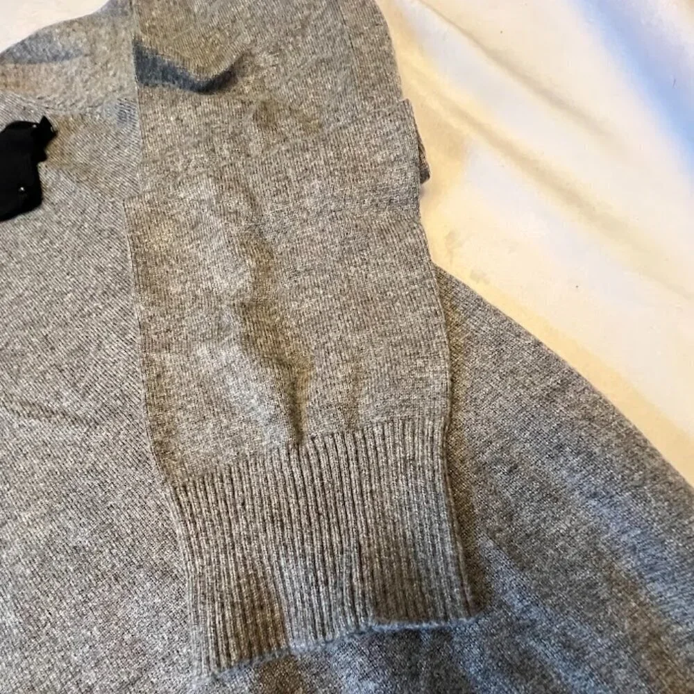 Forever 21 Womens Sweater with Bow