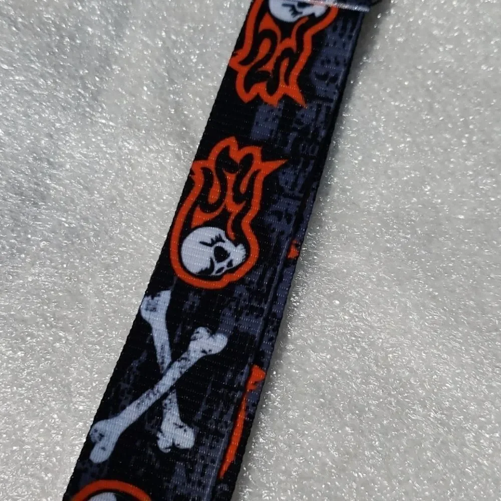 𝅺Lanyard Keychain Skull and Cross Bones 20