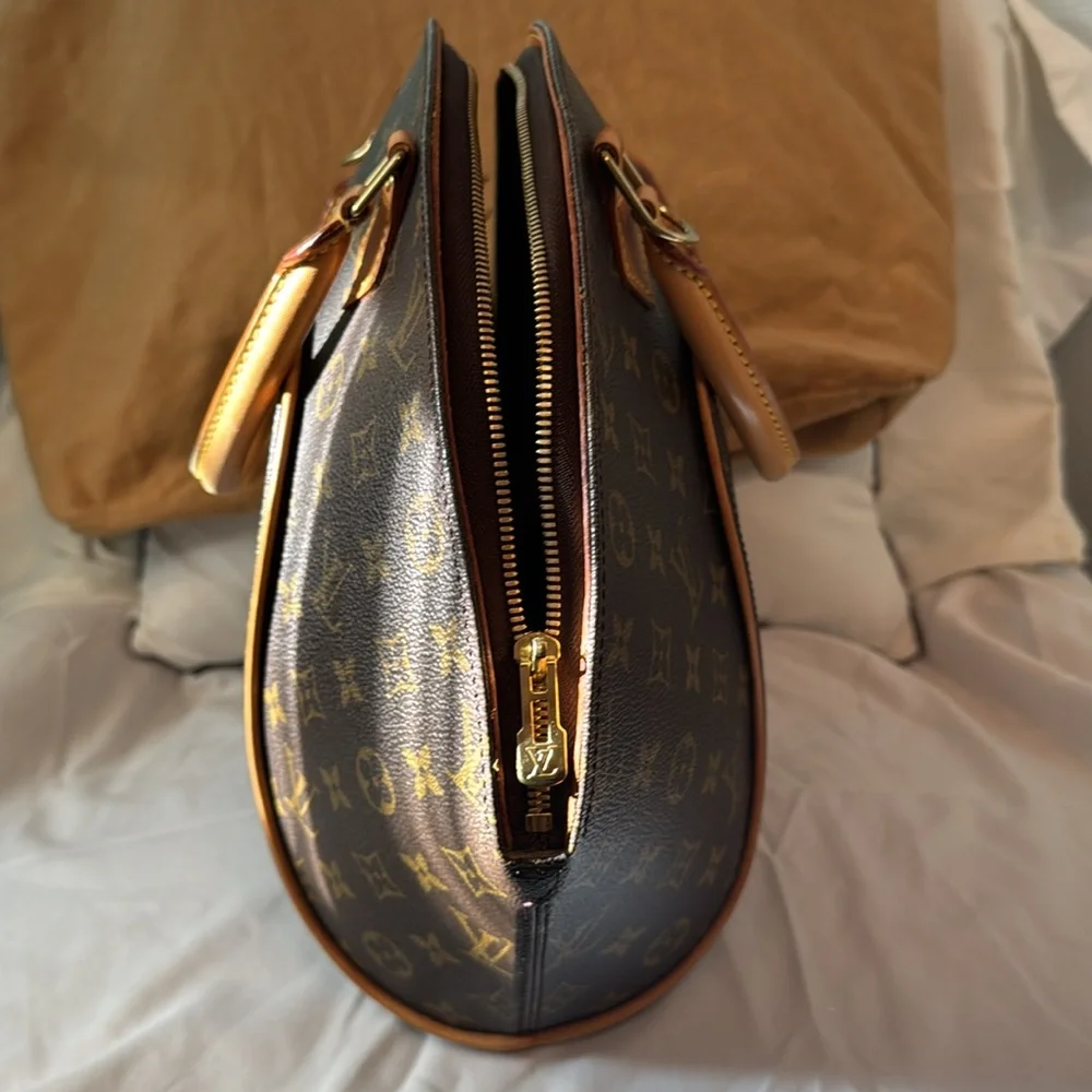 Louis Vuitton Ellipse GM Bag with original key