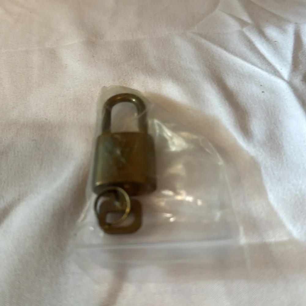 Louis Vuitton Ellipse GM Bag with original key
