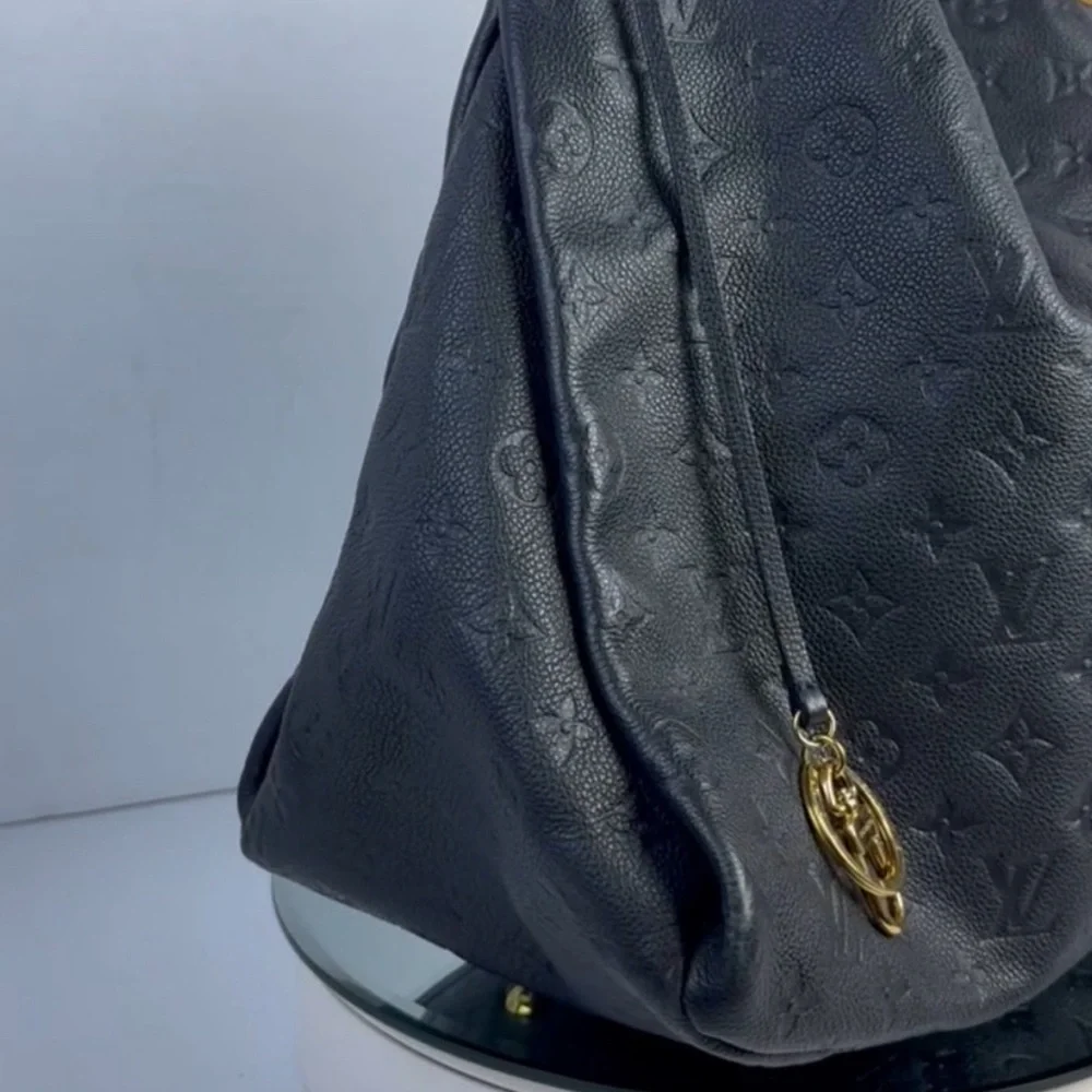 Louis Vuitton Black Leather Artsy with COA