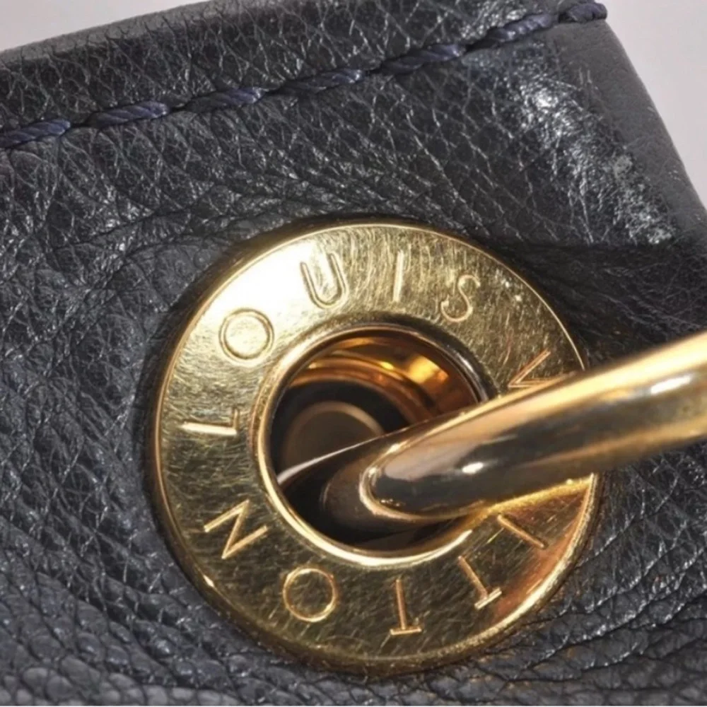 Louis Vuitton Black Leather Artsy with COA