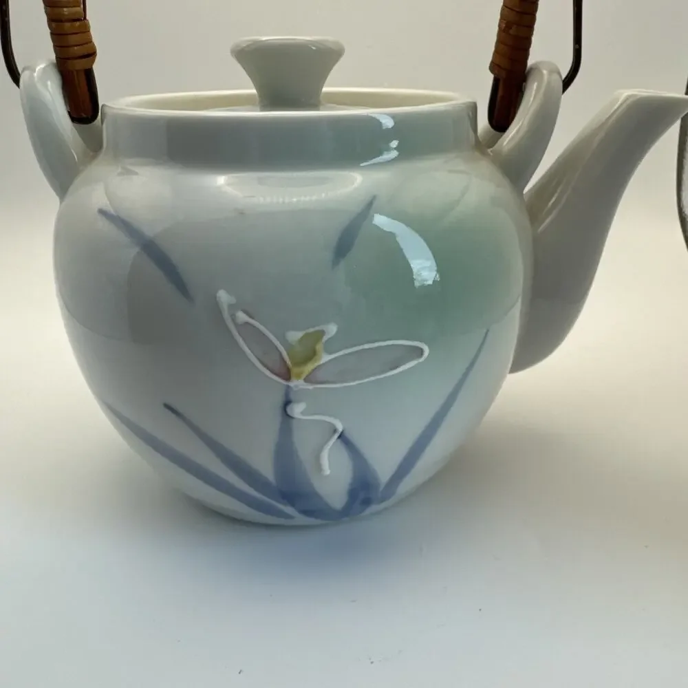 JAPANESE FINE‎ PORCELAIN CONTEMPORARY TEAPOT BLUE PINK FLORAL WOVEN HANDLE