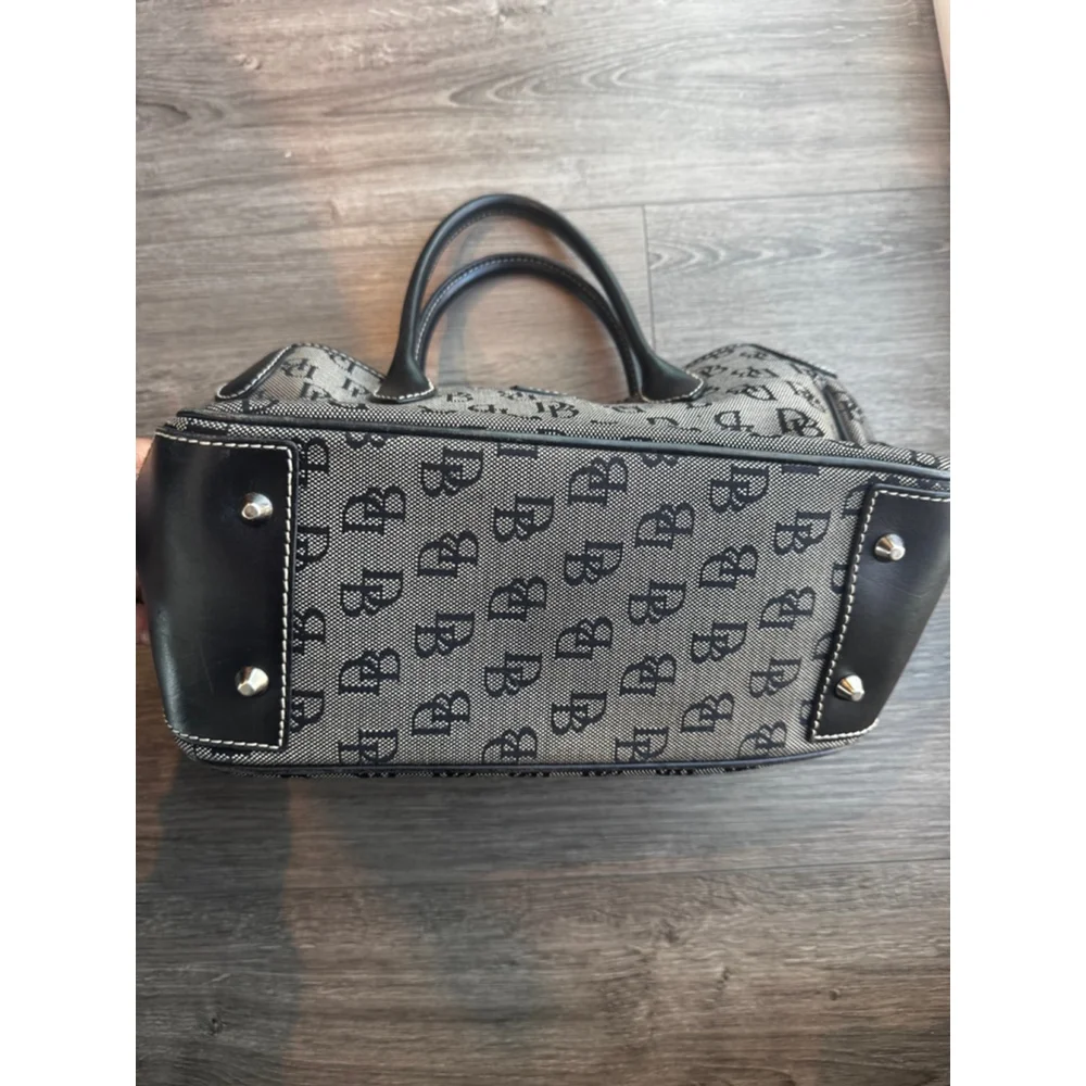 Dooney & Bourke authentic dooney