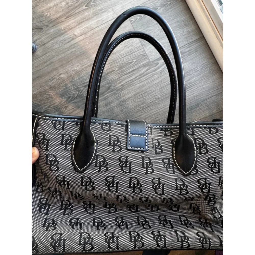 Dooney & Bourke authentic dooney