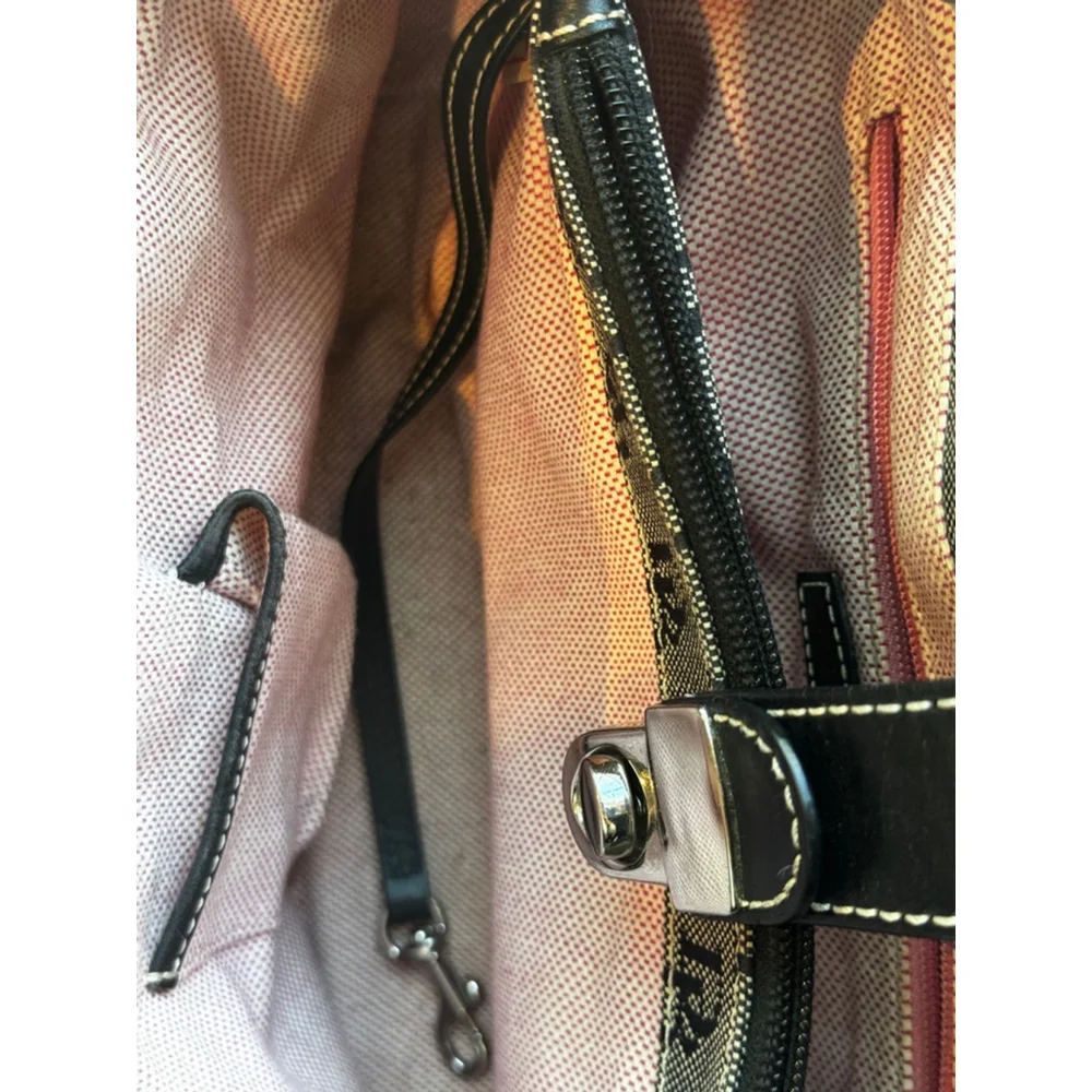 Dooney & Bourke authentic dooney