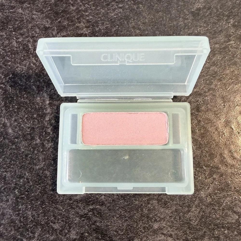Clinique new stay