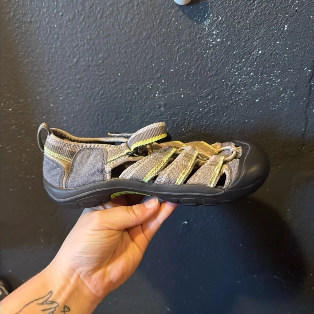 Keen durable comfortable