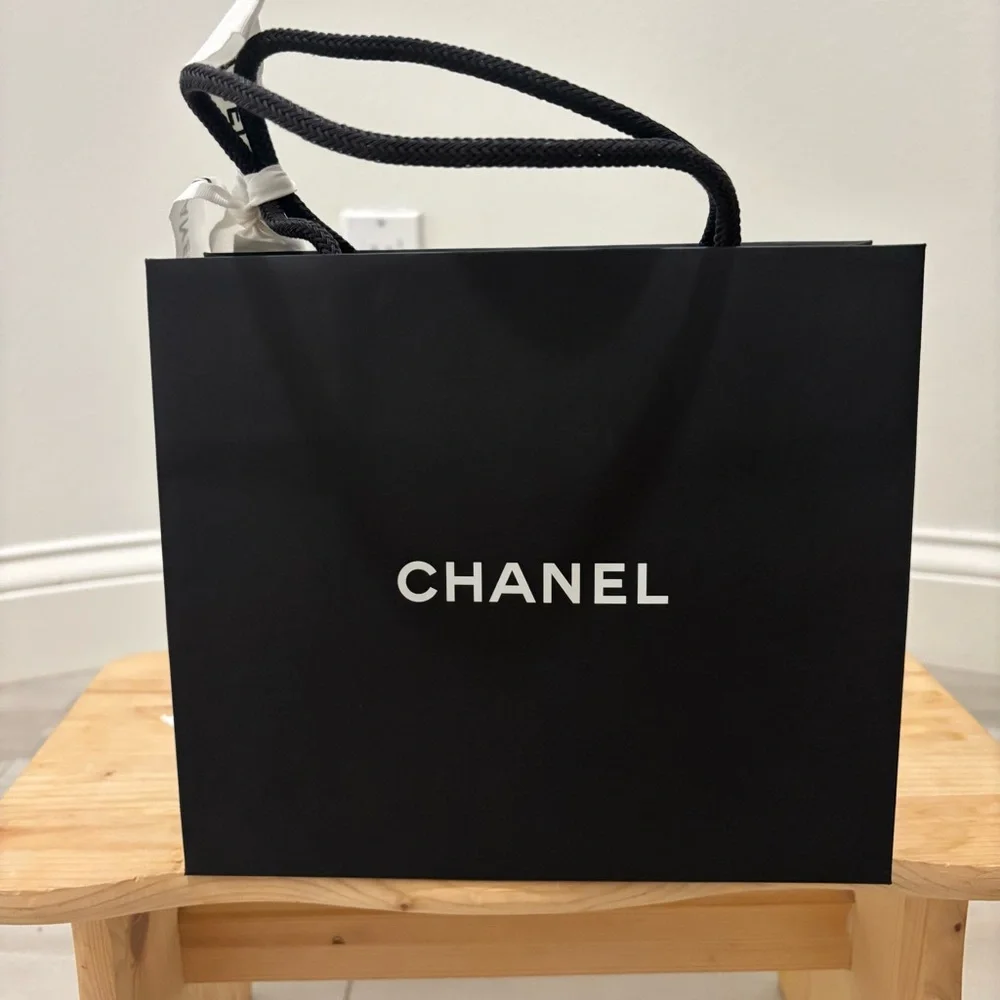 CHANEL small paper