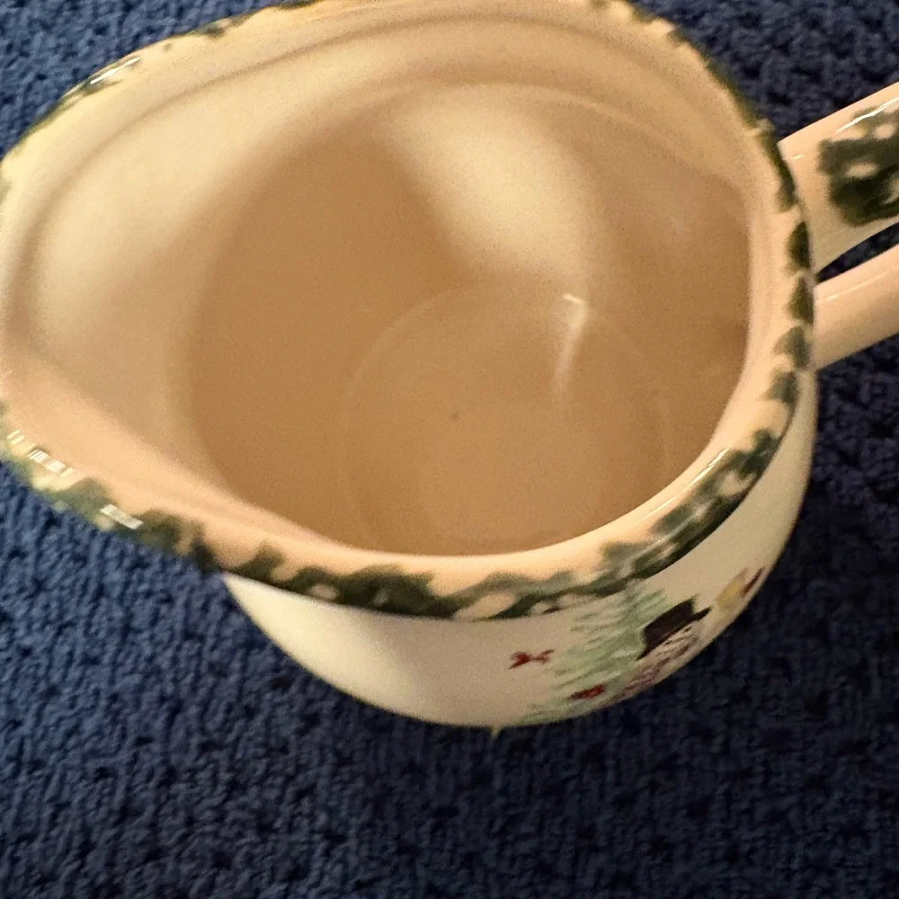 Source Unknown set pepper creamer