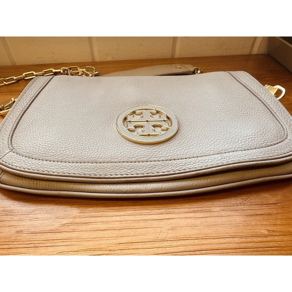 Tory Burch Amanda Logo Gray‎ Crossbody Clutch Gold Chain Flap Magnetic Closure