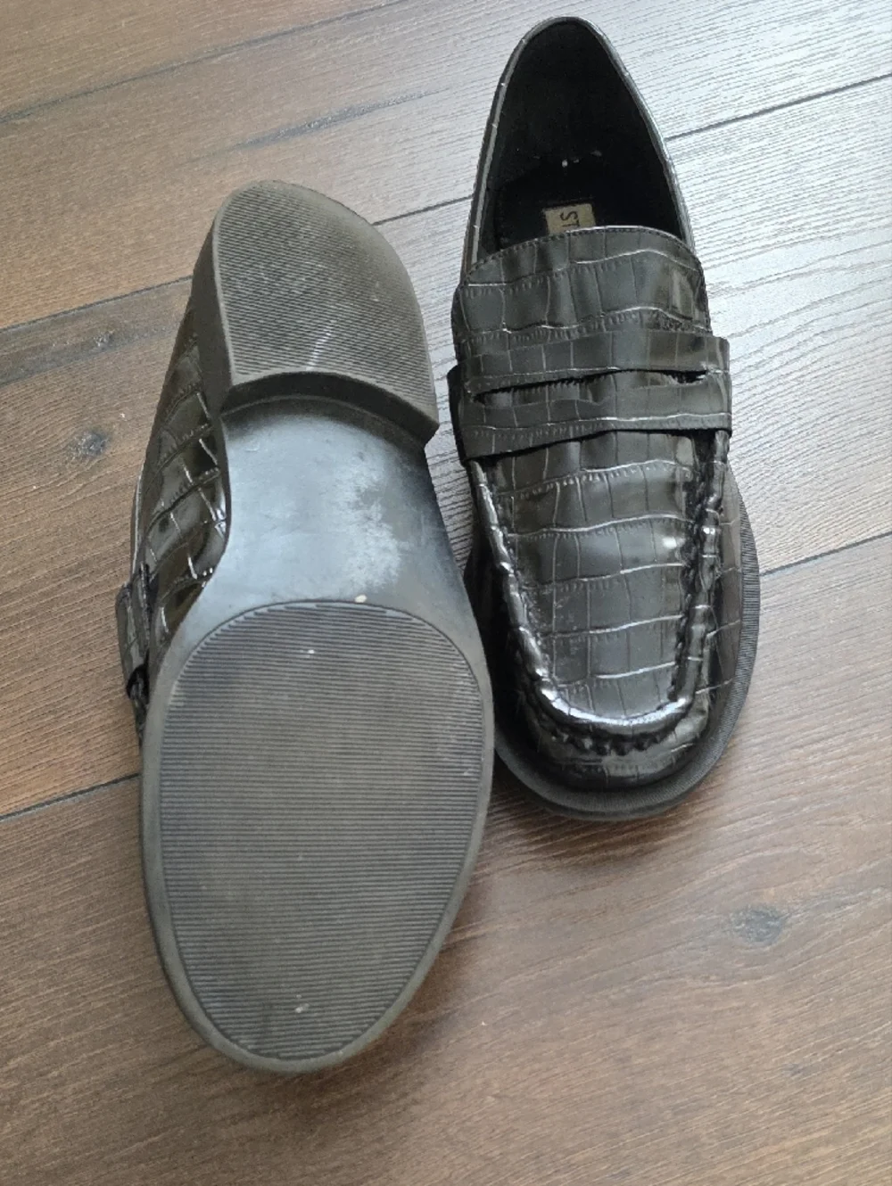 Steve Madden croc embossed