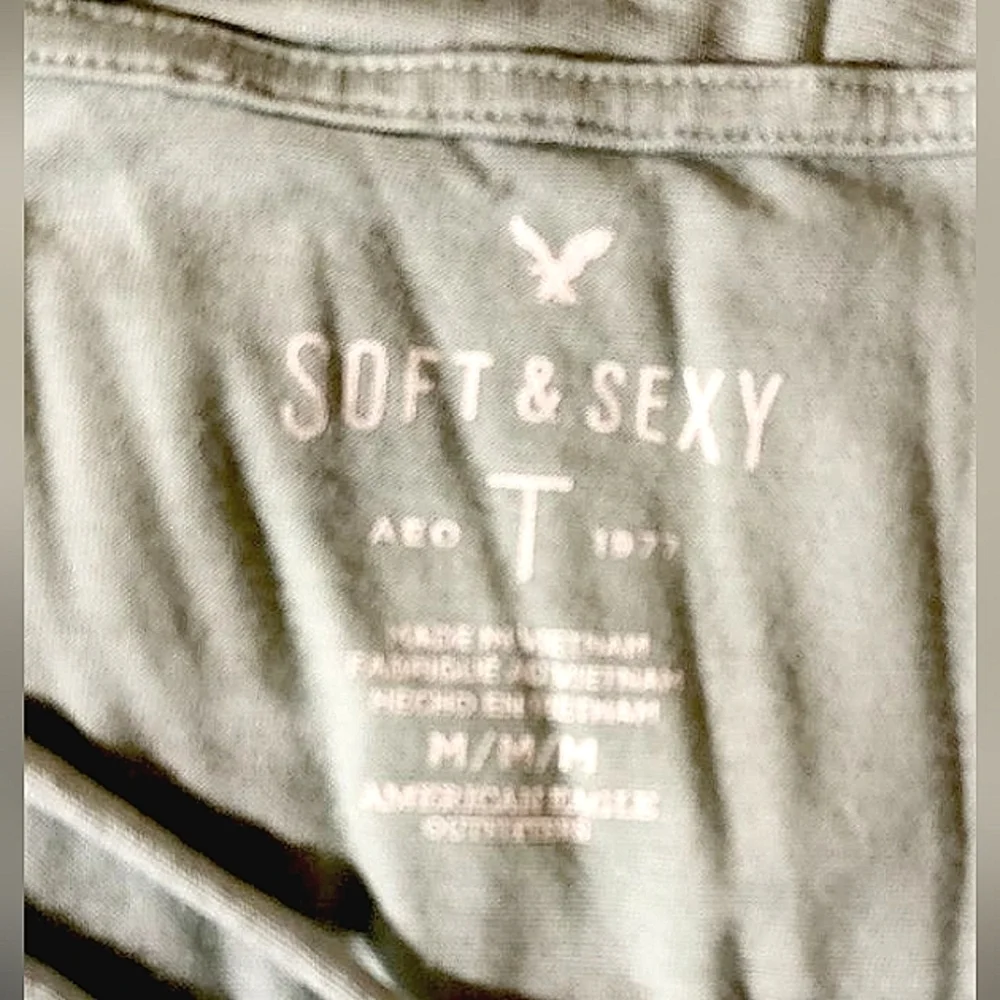 American Eagle Soft & Sexy T-Shirt in Mint w/ Front Criss-Cross Cut-Out