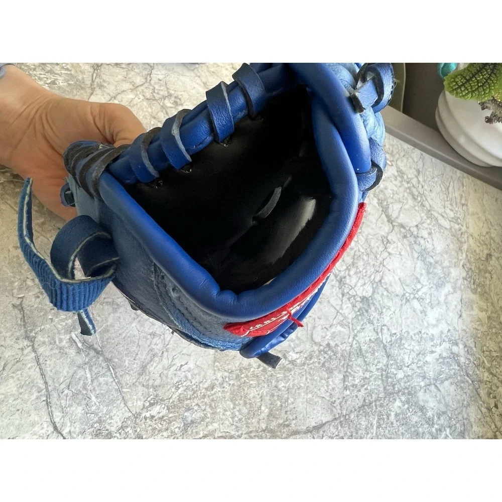 Rawlings throw ready hand