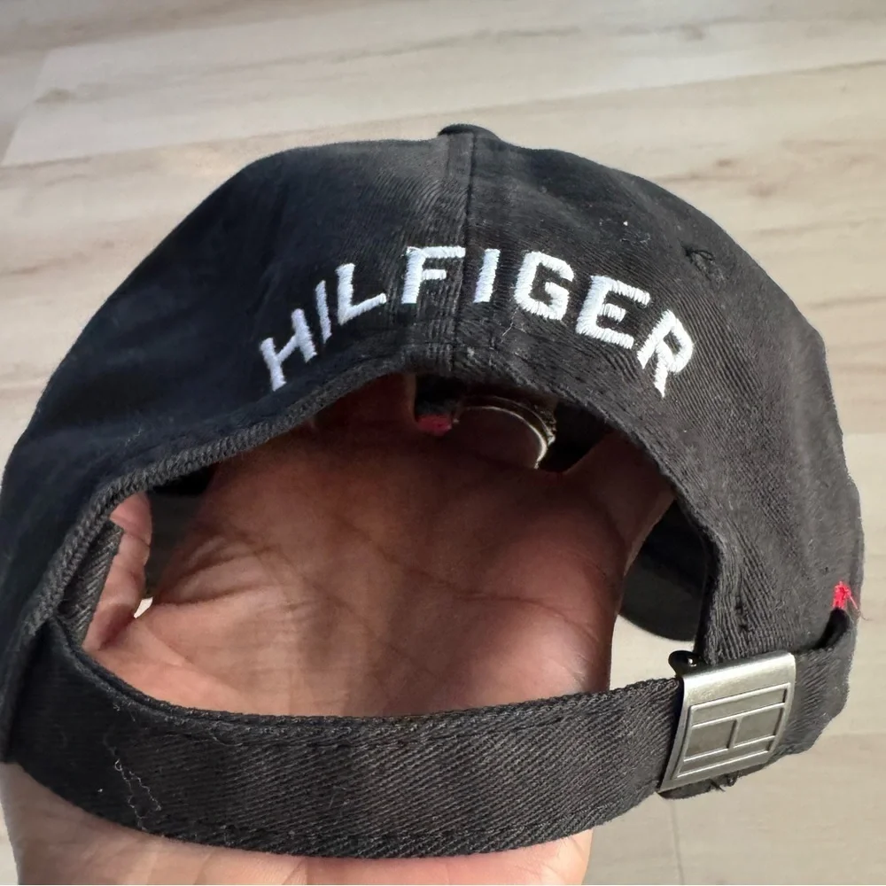 Tommy Hilfiger preloved tommy