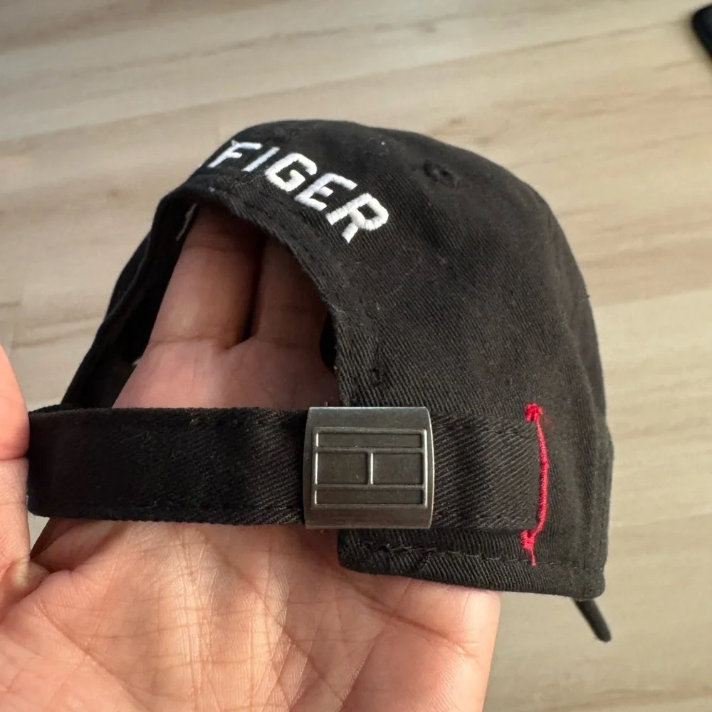 Tommy Hilfiger preloved tommy