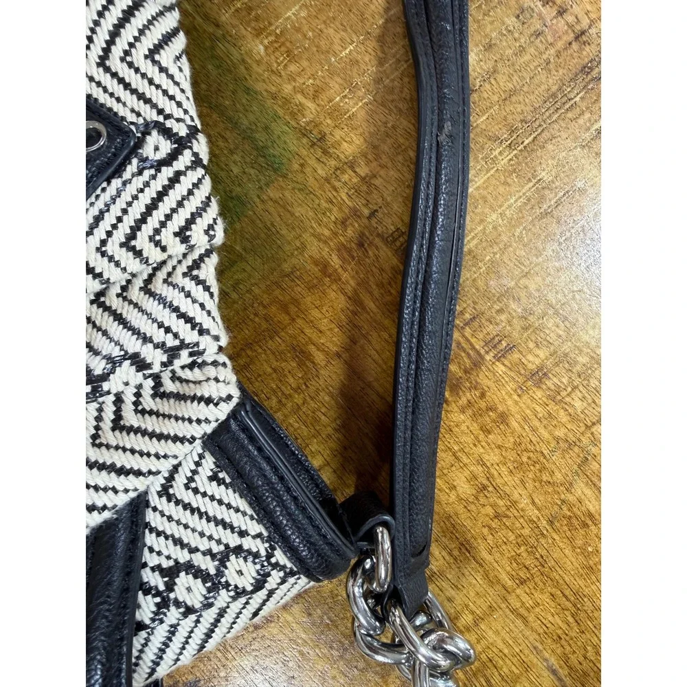 Simply Vera Vera Wang Black White Chevron Woven Shoulder Bag Chain Strap EUC