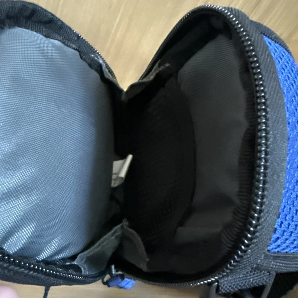 Sony Soft Carrying Case for Cyber-Shot DSC-W530/W570/HX9/W650/W620 etc (LCS-CFR)