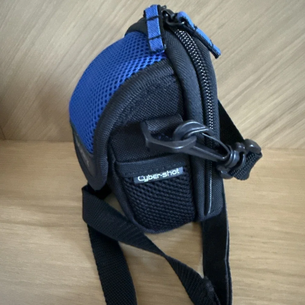Sony Soft Carrying Case for Cyber-Shot DSC-W530/W570/HX9/W650/W620 etc (LCS-CFR)