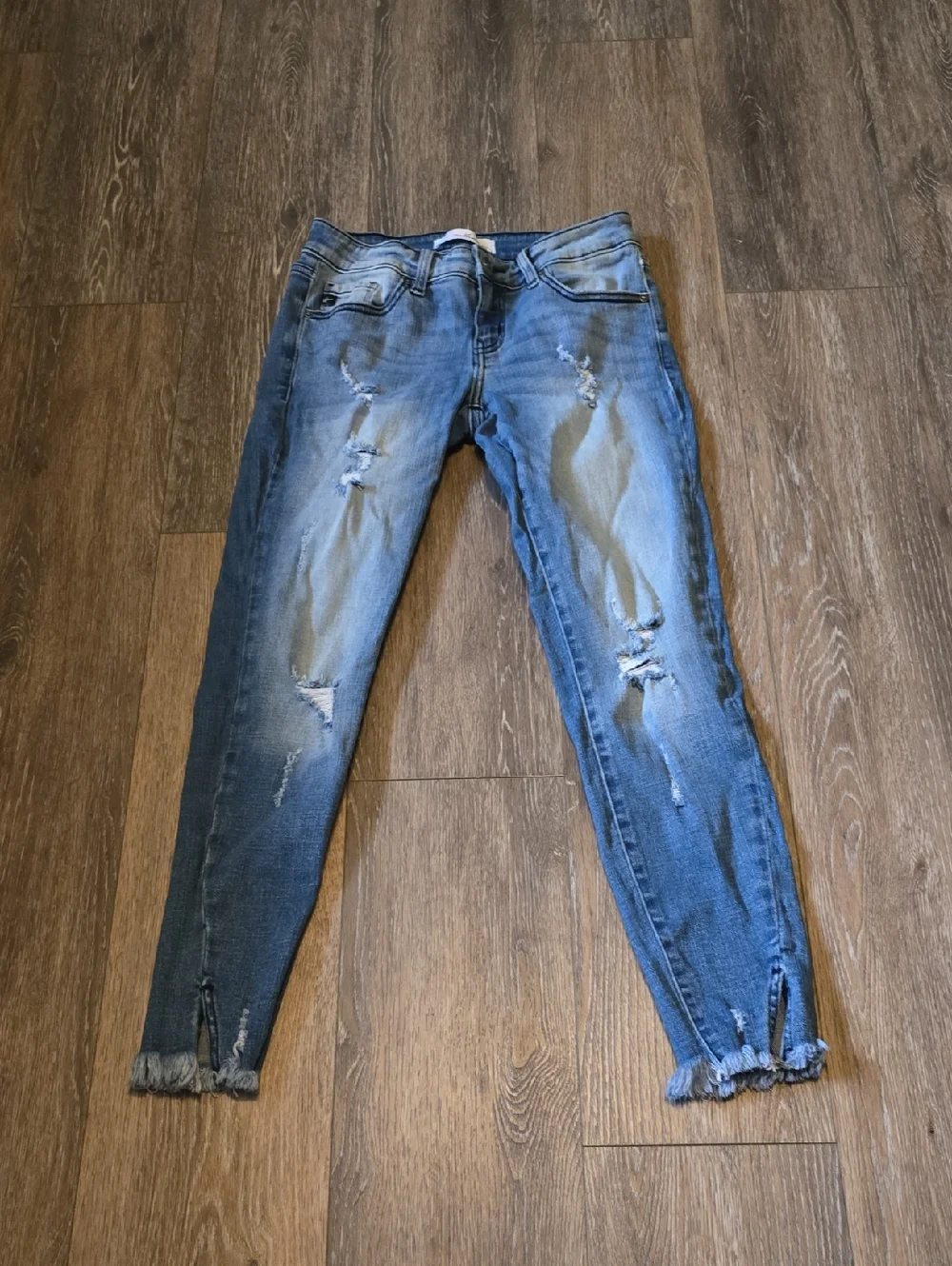 KanCan Distressed Women's Size 5/26 Light Blue Skinny Jeans with Frayed Ankles