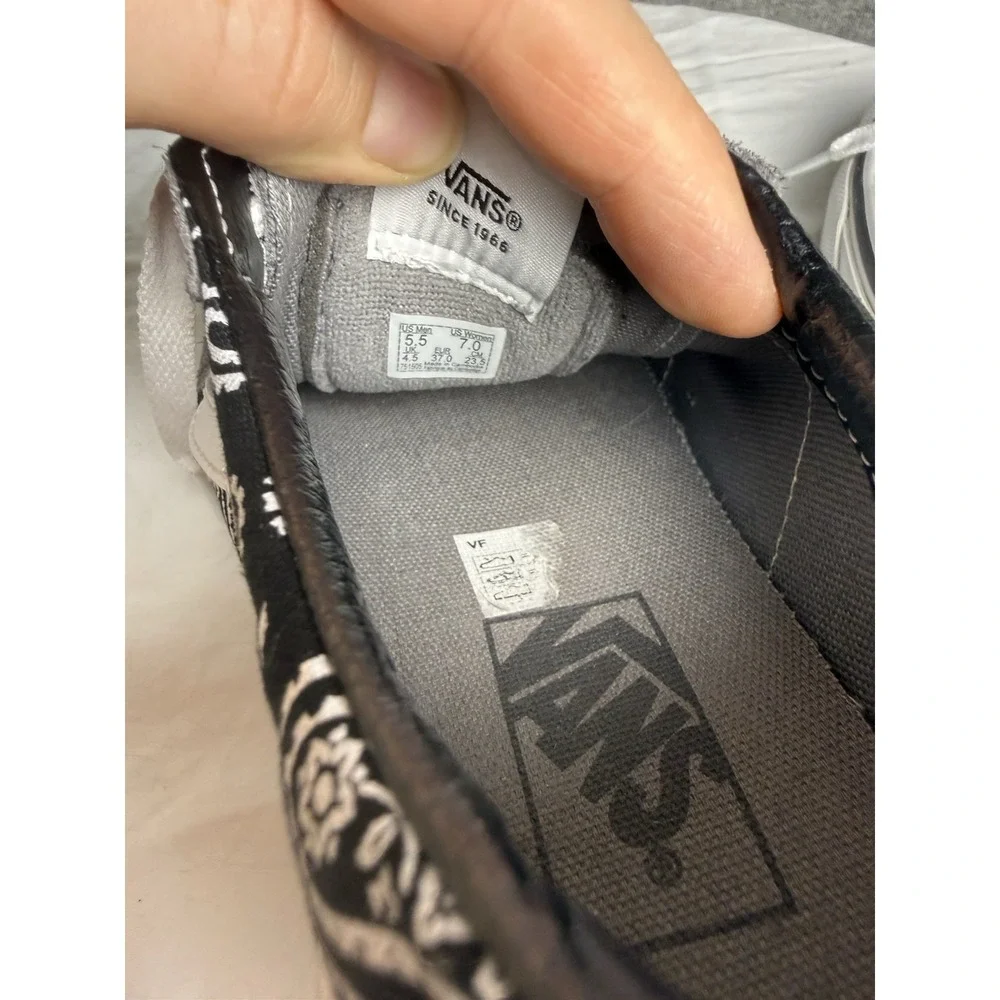 Vans excellent right
