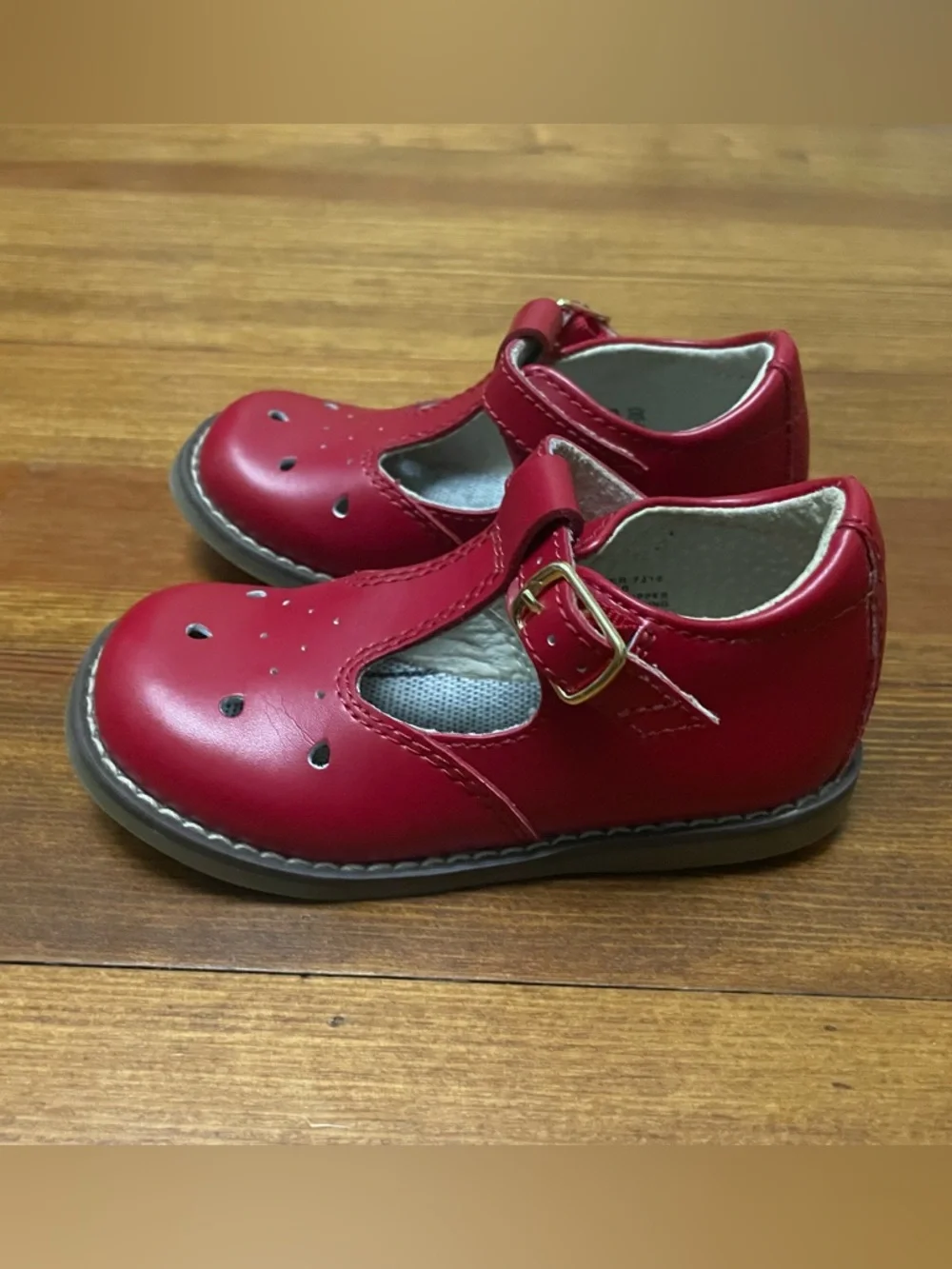 FootMates Harper Apple Red T-Strap Mary Jane Leather Shoes Size 6