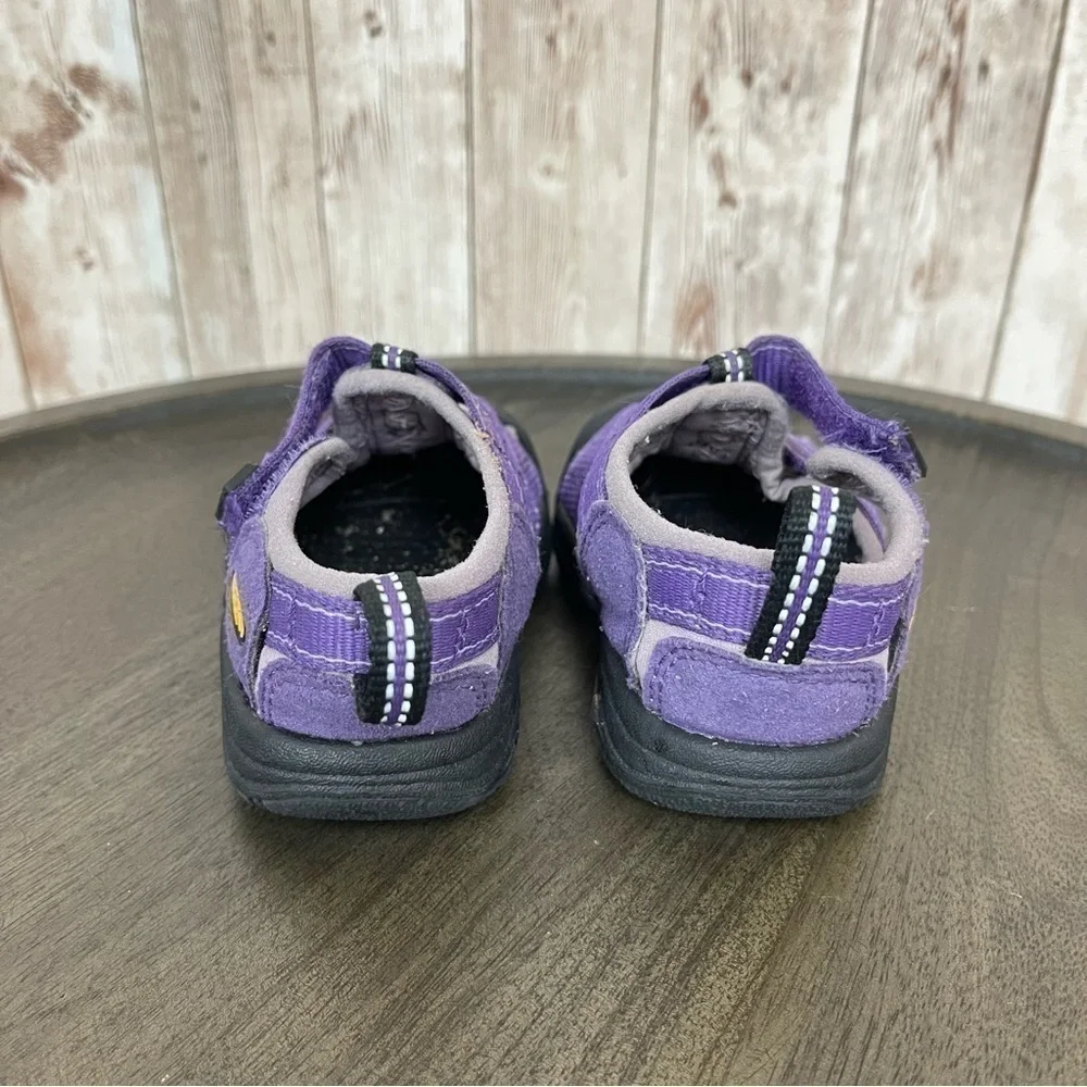Keen Newport H2 Waterproof Sandals Size 4