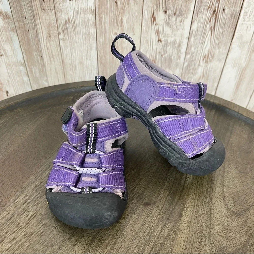 Keen Newport H2 Waterproof Sandals Size 4