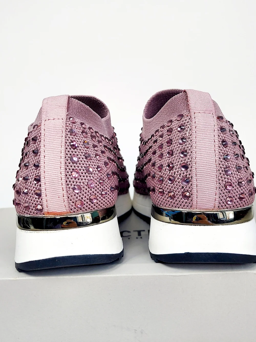 Kenneth Cole Reaction Slip-On Embellished Mauve Knit Sneakers Women's Size 6 NWT