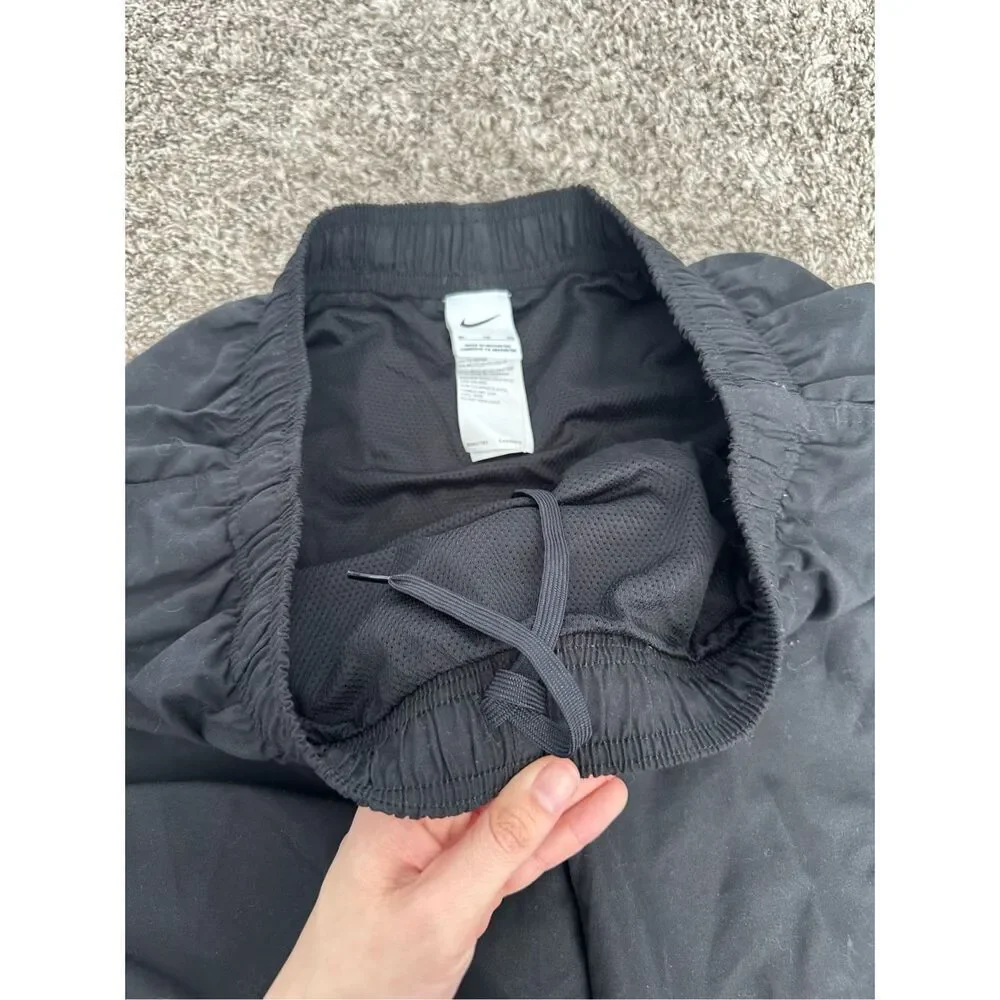Nike Solid Essential Lap 9
