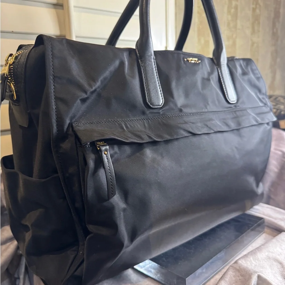 Tumi sleek black