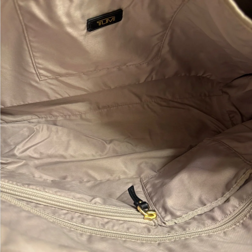 Tumi sleek black
