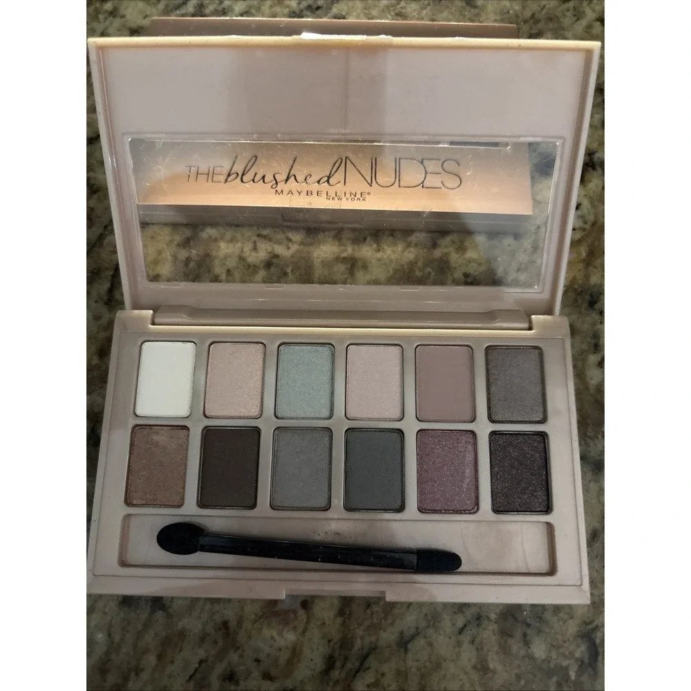 Maybelline New York Blushed Nudes Eyeshadow Palette - Blush, 12 Highly Blendable