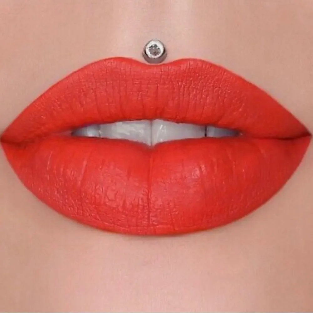 Jeffree Star itroducing jeffree
