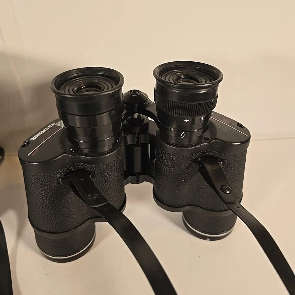 Tasco Binoculars 4000 CRZ 7x35mm Lens Zip Focus‎ Black 420ft 1000 Yards W/Case