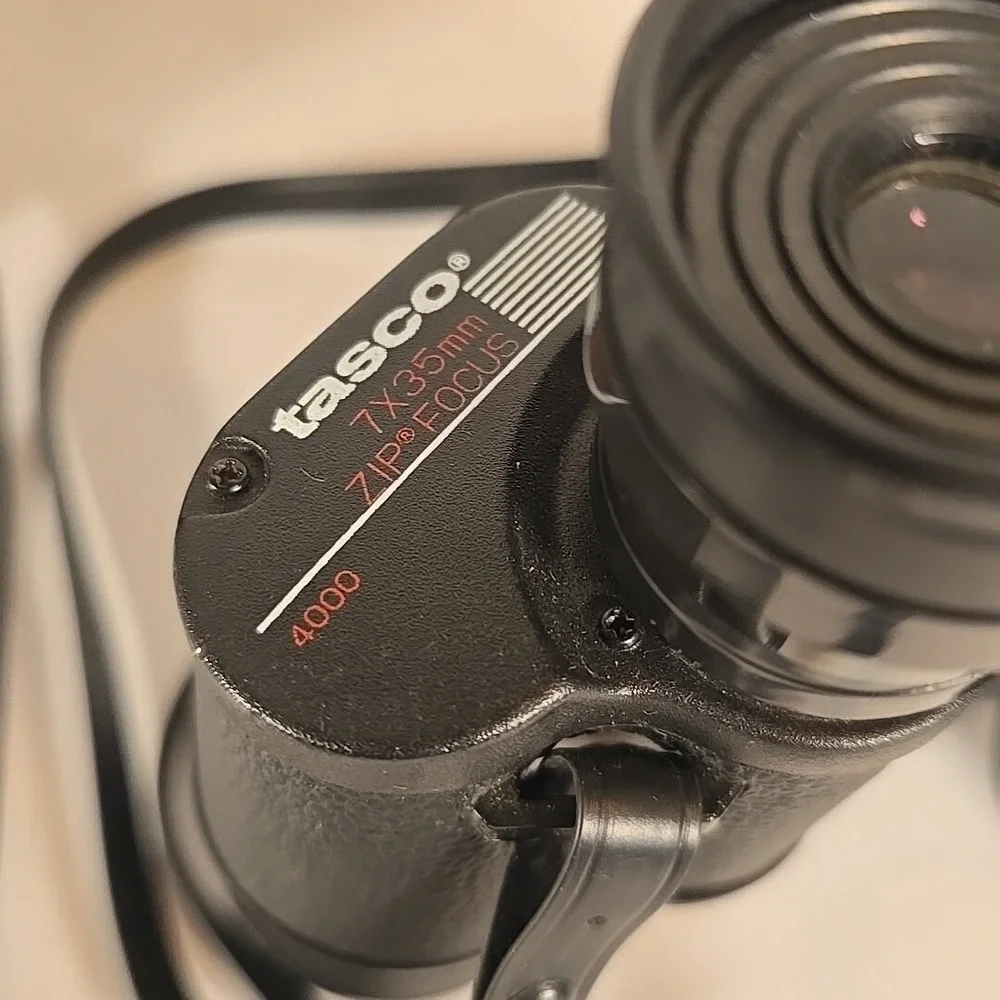 Tasco Binoculars 4000 CRZ 7x35mm Lens Zip Focus‎ Black 420ft 1000 Yards W/Case