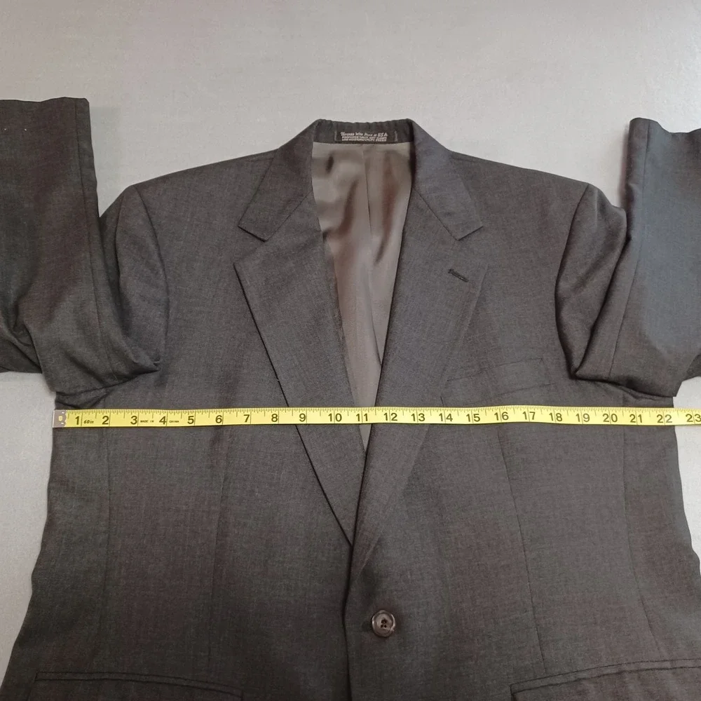 Vintage Mens Charcoal Gray Two Button Blazer Sport Coat Made in USA 42S