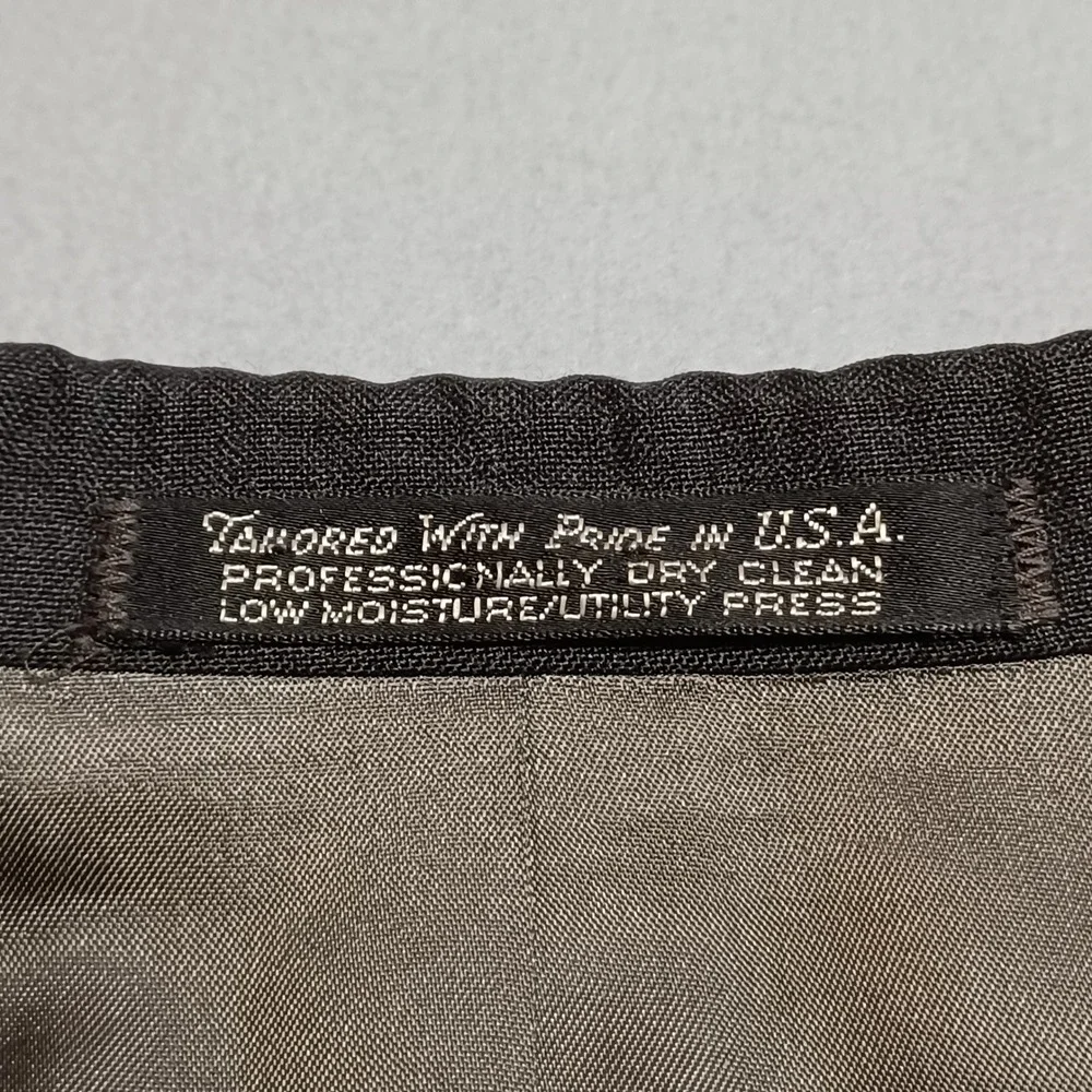 Vintage Mens Charcoal Gray Two Button Blazer Sport Coat Made in USA 42S