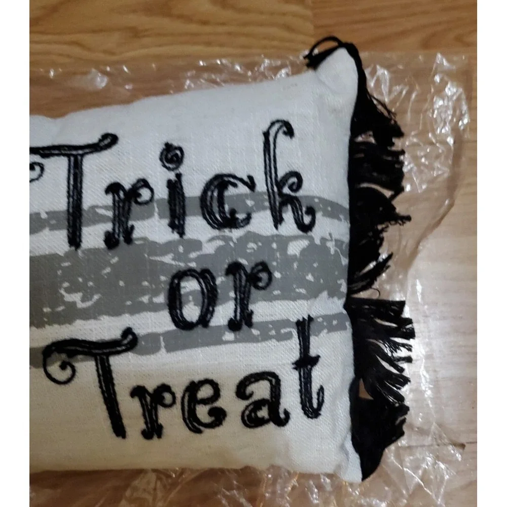 Trick Or Treat Halloween Retro Style Black Cat Fringed‎ Throw Pillow 20 x 10