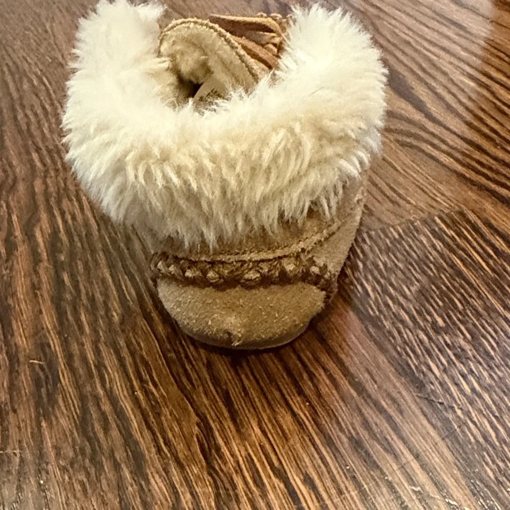 Minnetonka Tan Suede Moccasins with Cream Lining