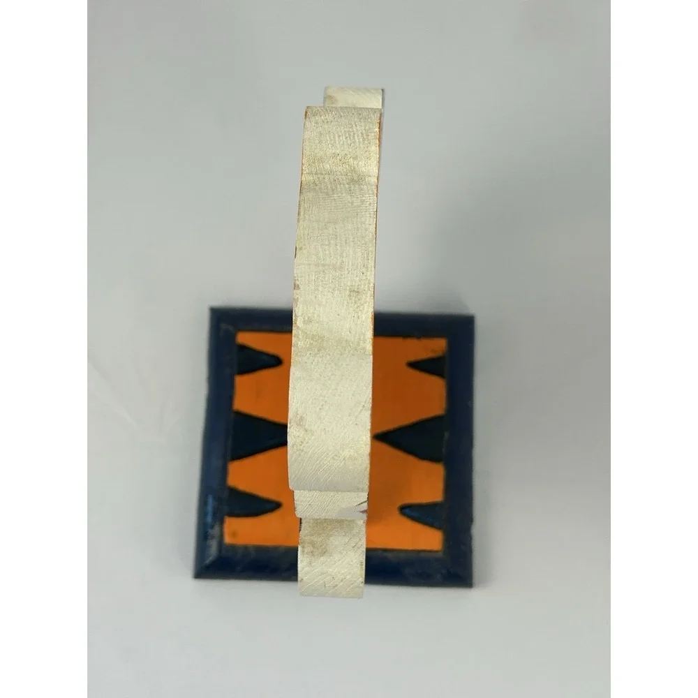 The Unbranded Brand smoke age displays