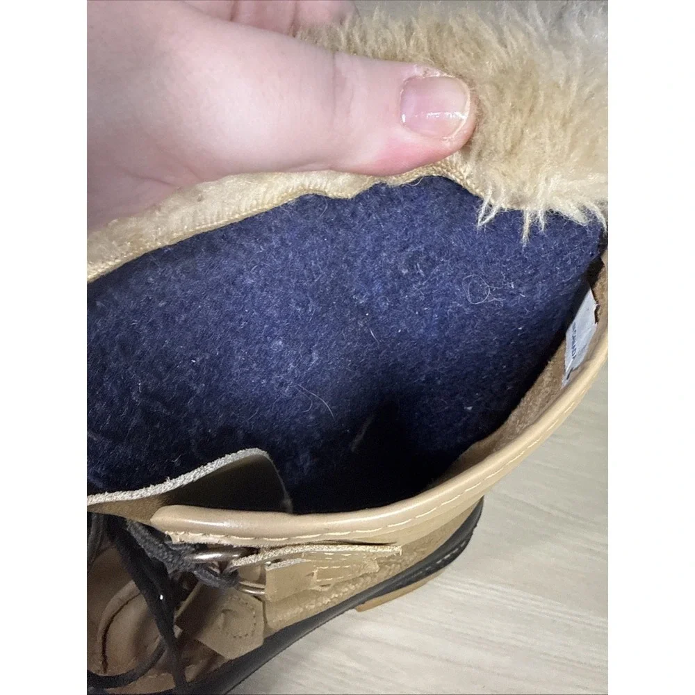 KAMIK CANADA used good