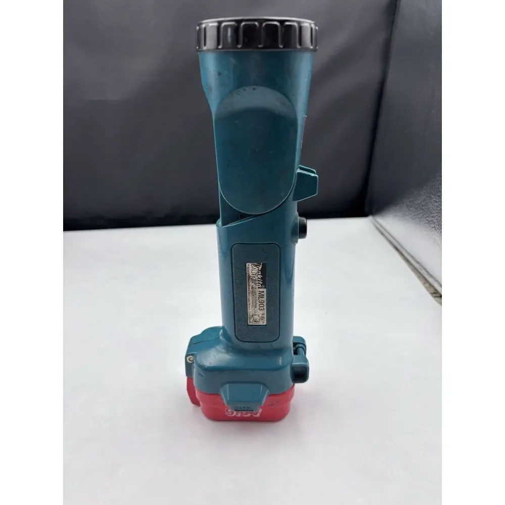 Makita Flashlight With Battery And Battery Charger Tested Works‎ ML903. (2528)